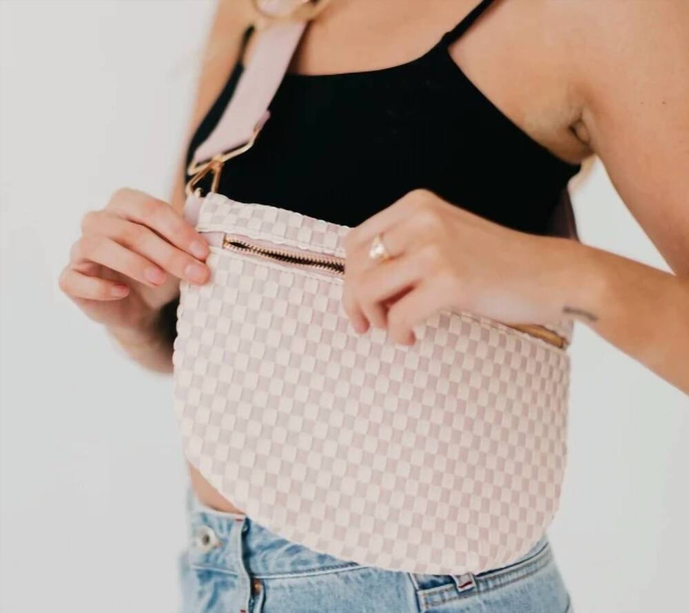 NEW PRETTY SIMPLE women's westlyn woven bum bag in checkered blush - Picture 2 of 2